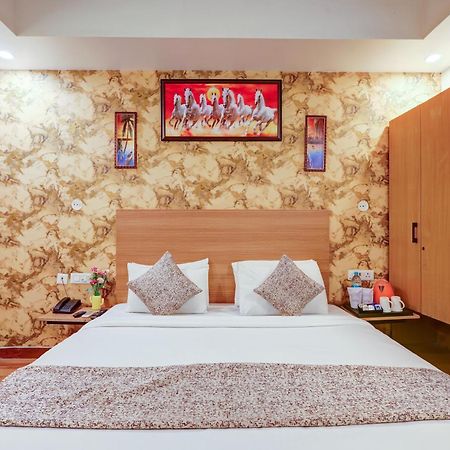 Hotel Red York By Byob Hotels Noida Luaran gambar