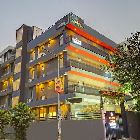 Hotel Red York By Byob Hotels Noida Luaran gambar