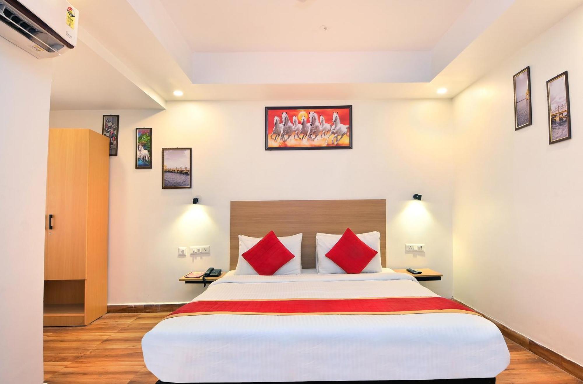 Hotel Red York By Byob Hotels Noida Luaran gambar