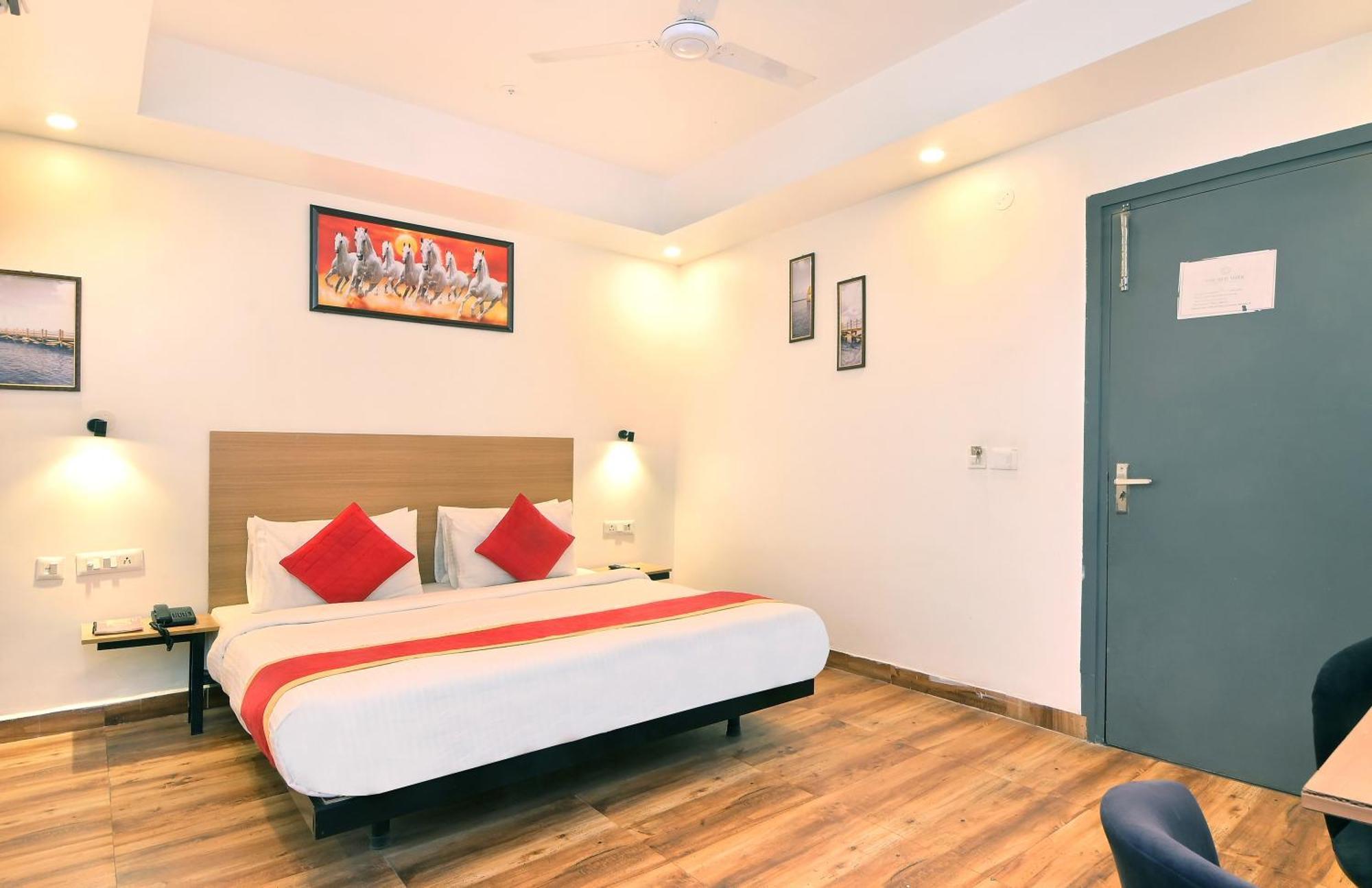 Hotel Red York By Byob Hotels Noida Luaran gambar