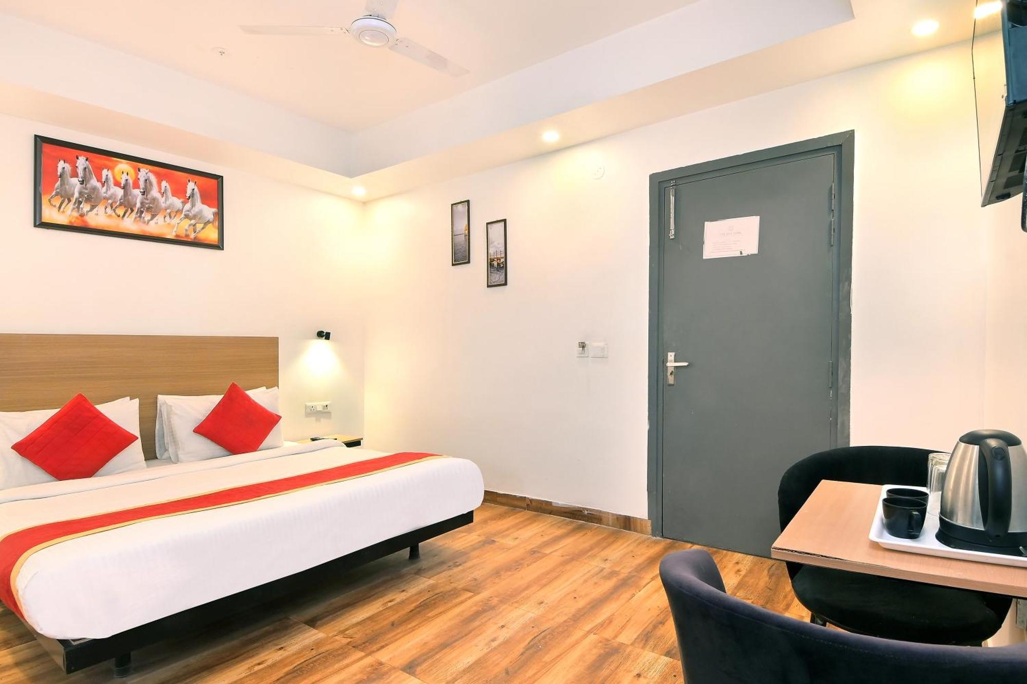 Hotel Red York By Byob Hotels Noida Luaran gambar
