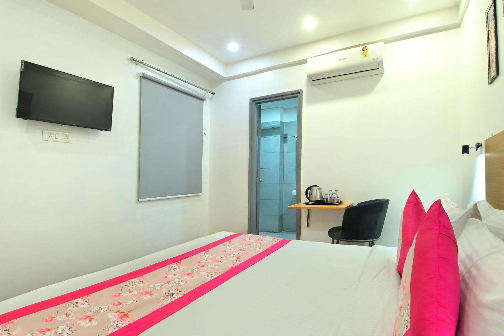 Hotel Red York By Byob Hotels Noida Luaran gambar
