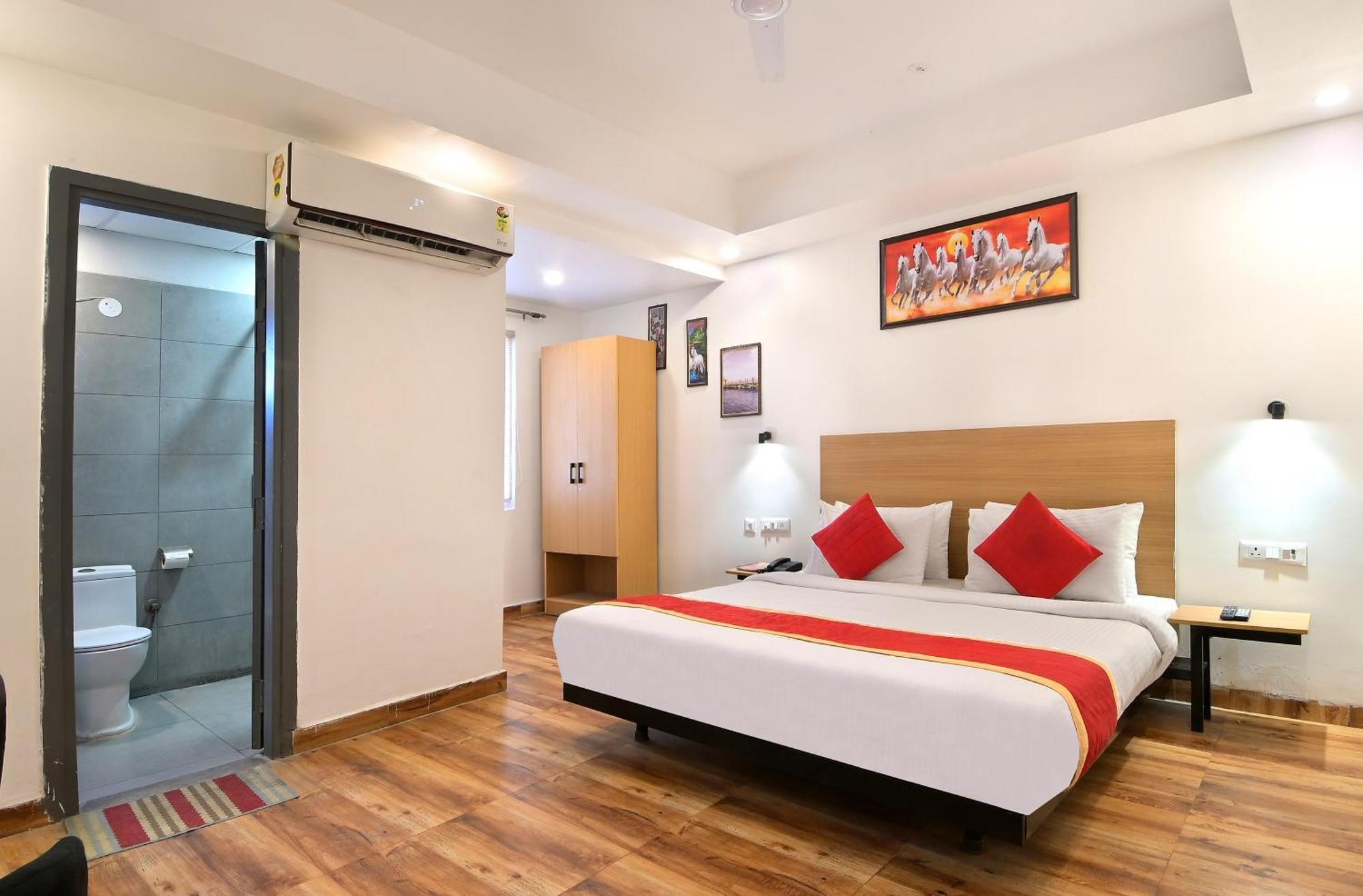 Hotel Red York By Byob Hotels Noida Luaran gambar