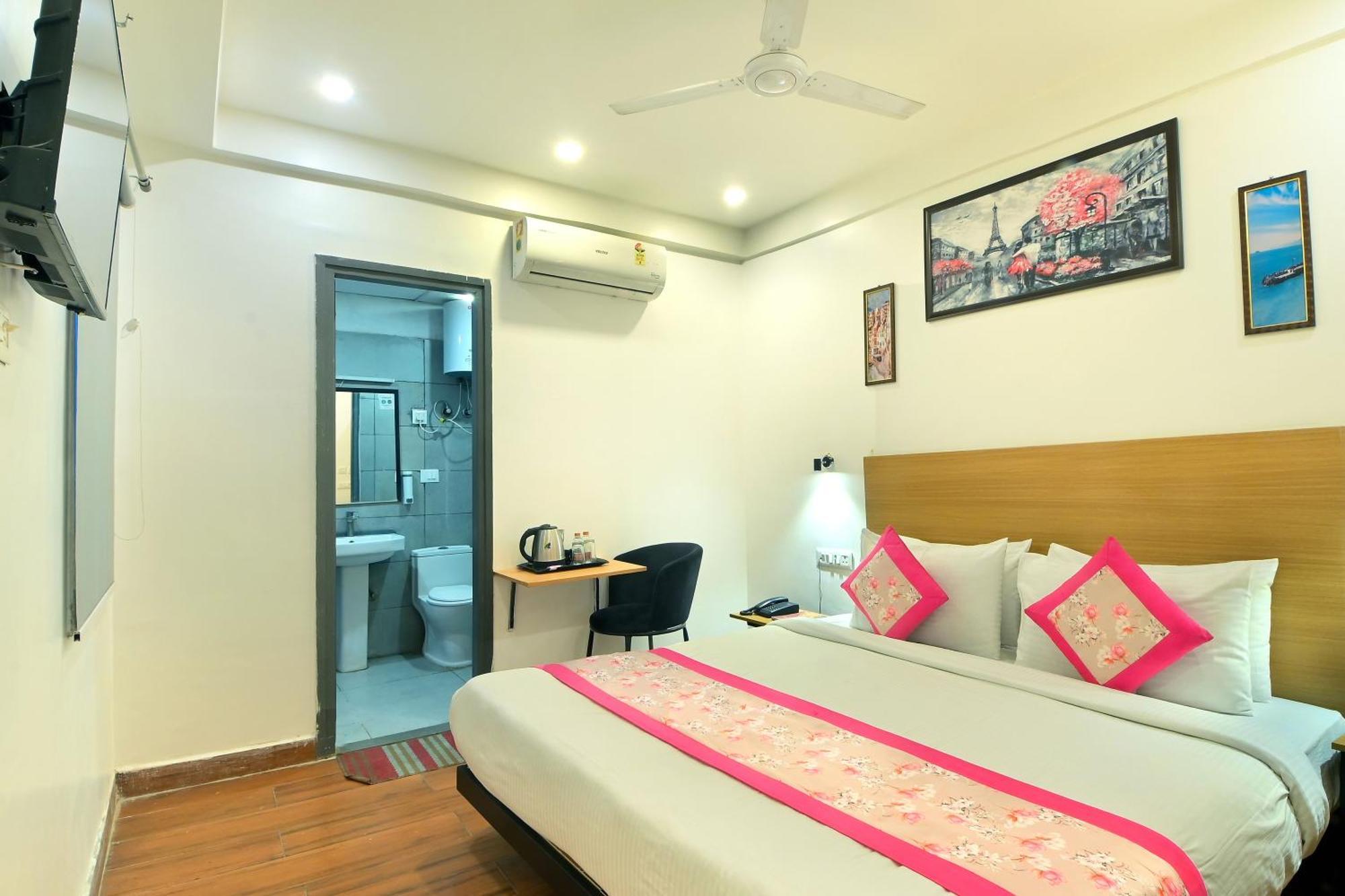 Hotel Red York By Byob Hotels Noida Luaran gambar