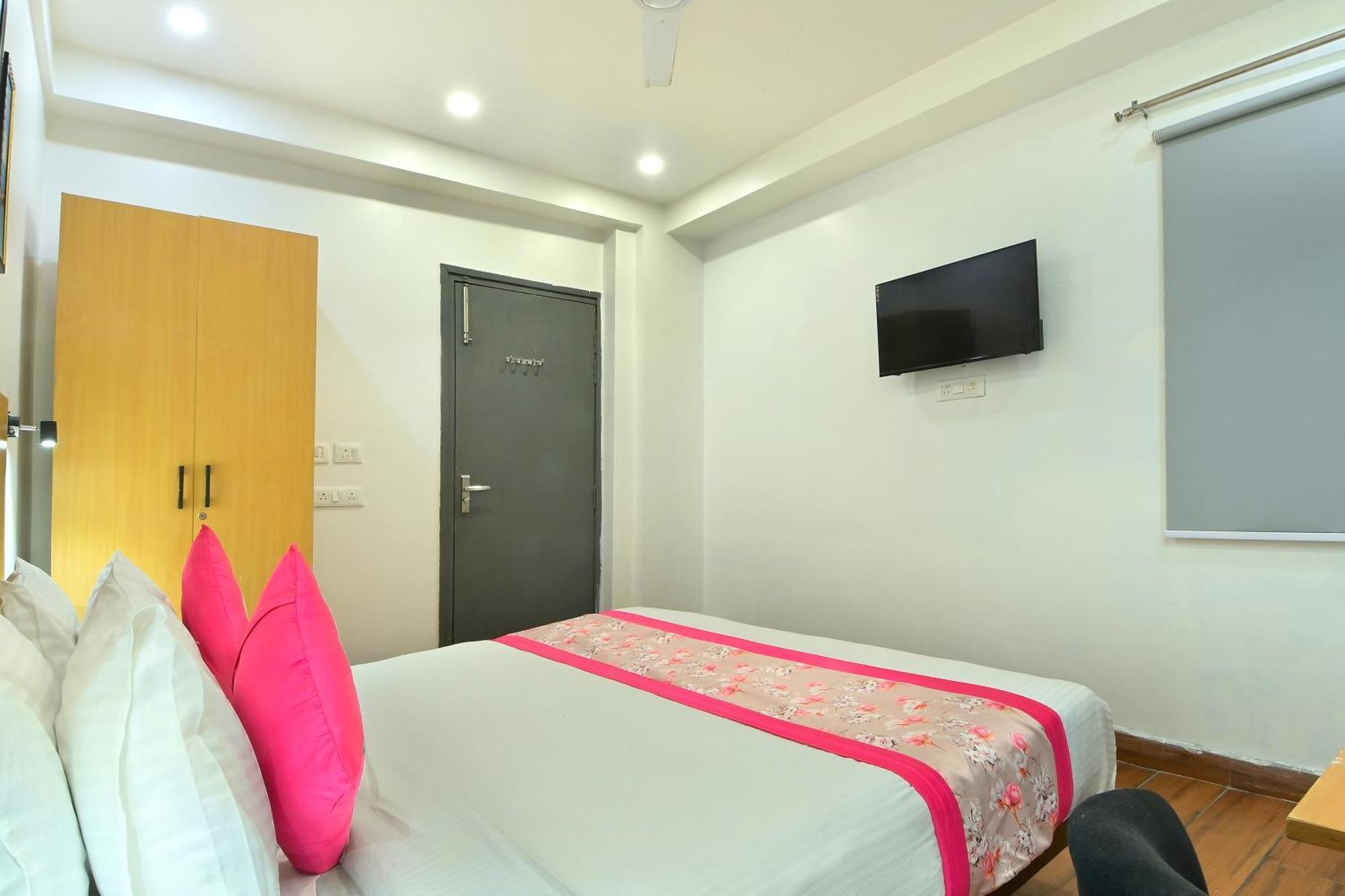 Hotel Red York By Byob Hotels Noida Luaran gambar