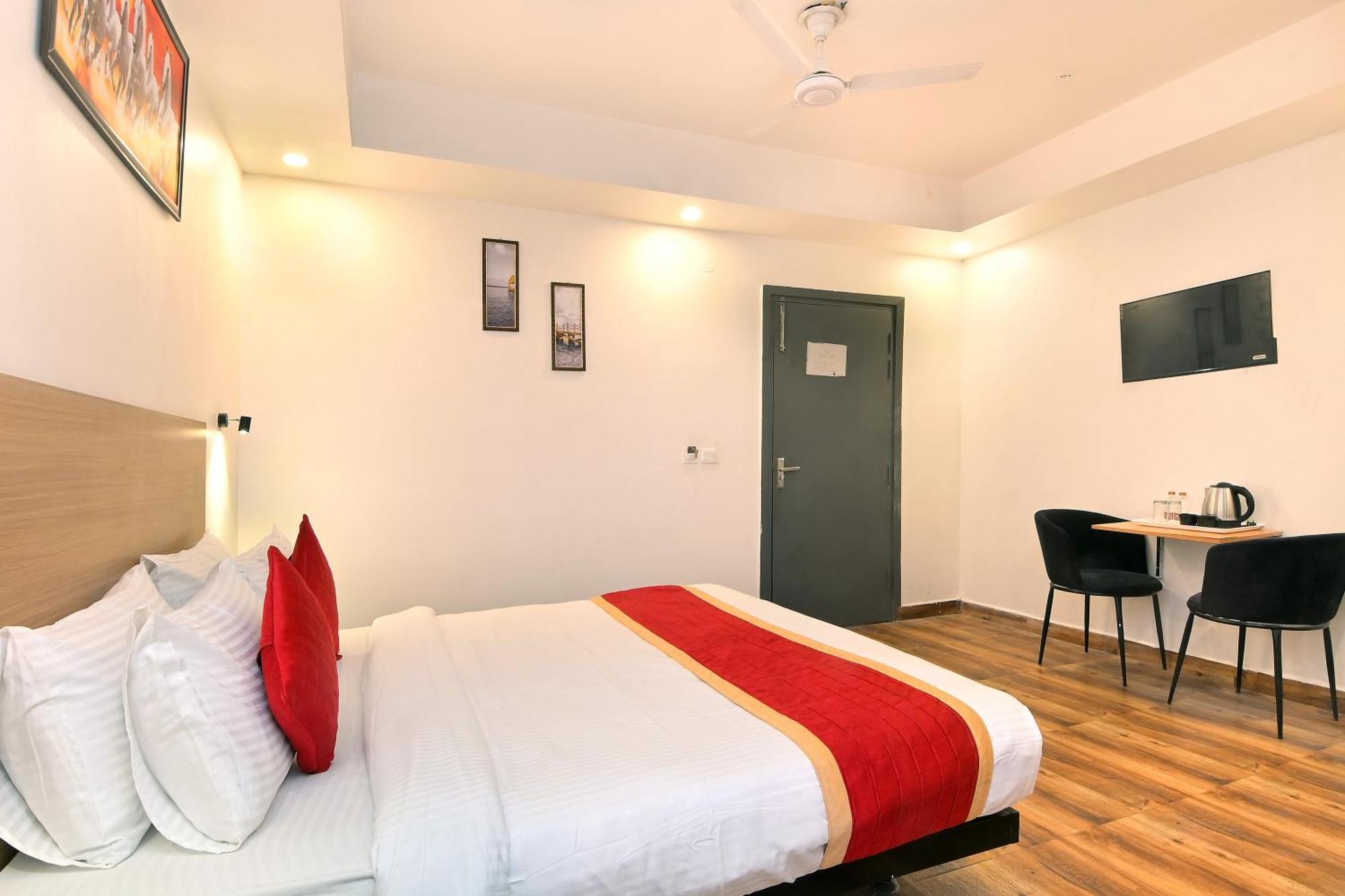Hotel Red York By Byob Hotels Noida Luaran gambar