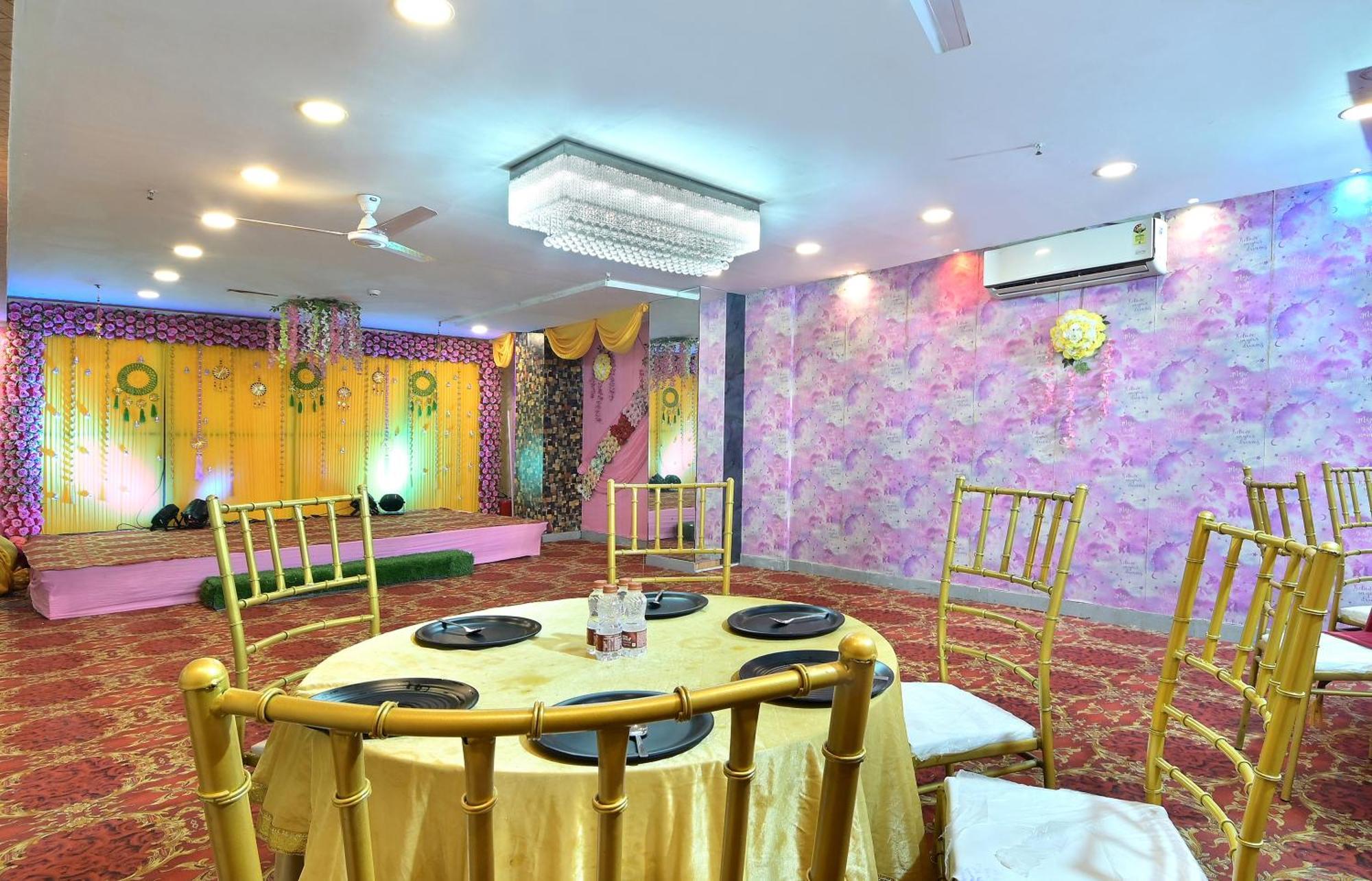 Hotel Red York By Byob Hotels Noida Luaran gambar