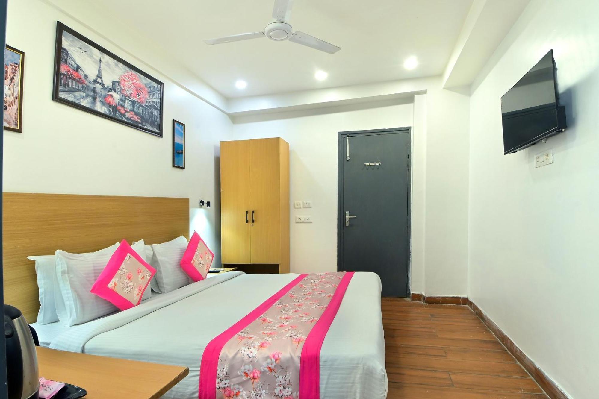 Hotel Red York By Byob Hotels Noida Luaran gambar