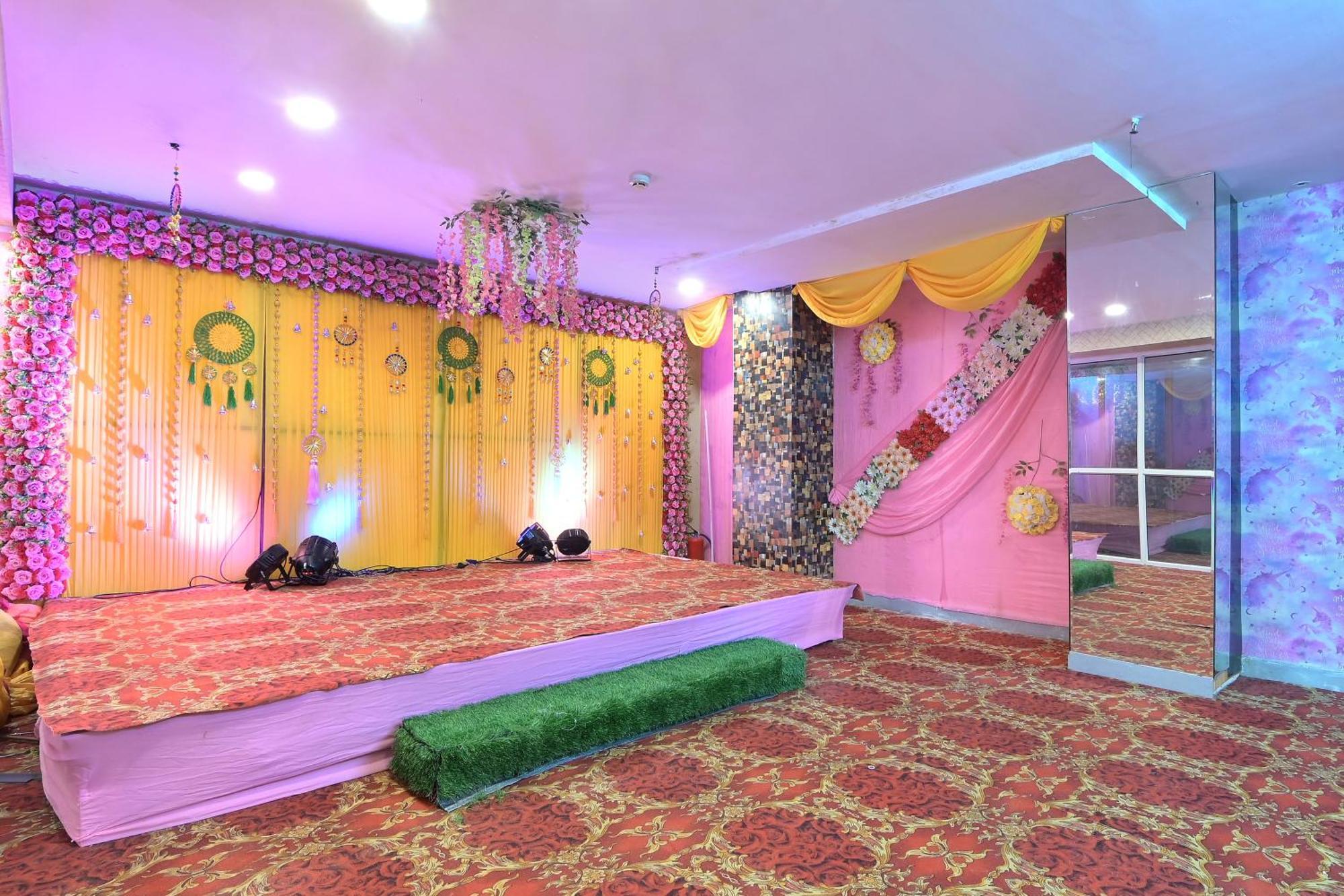 Hotel Red York By Byob Hotels Noida Luaran gambar