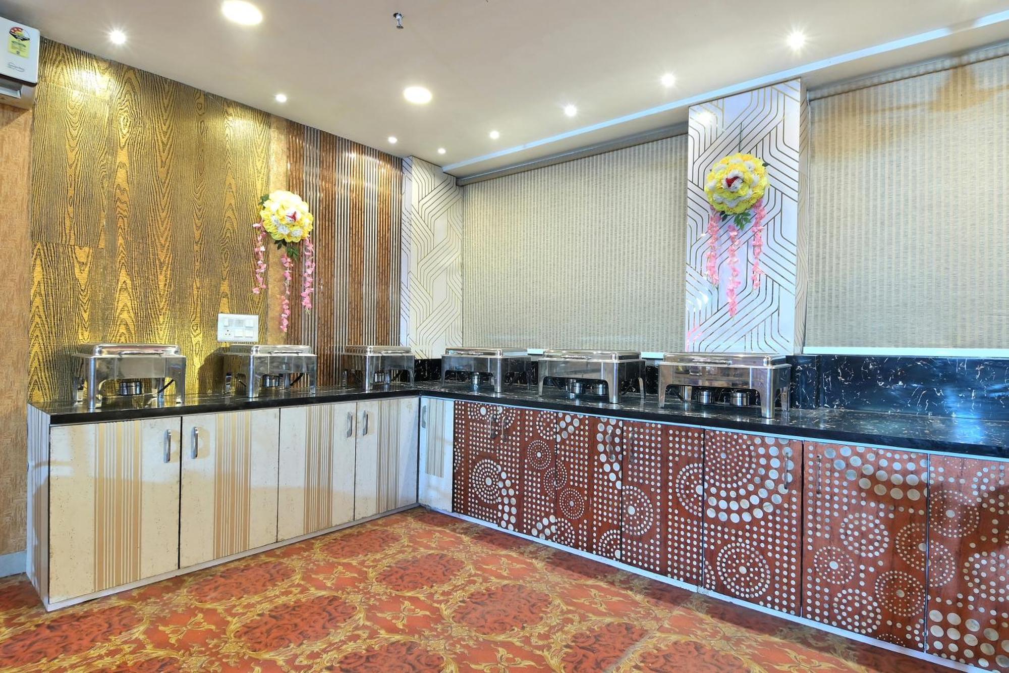 Hotel Red York By Byob Hotels Noida Luaran gambar
