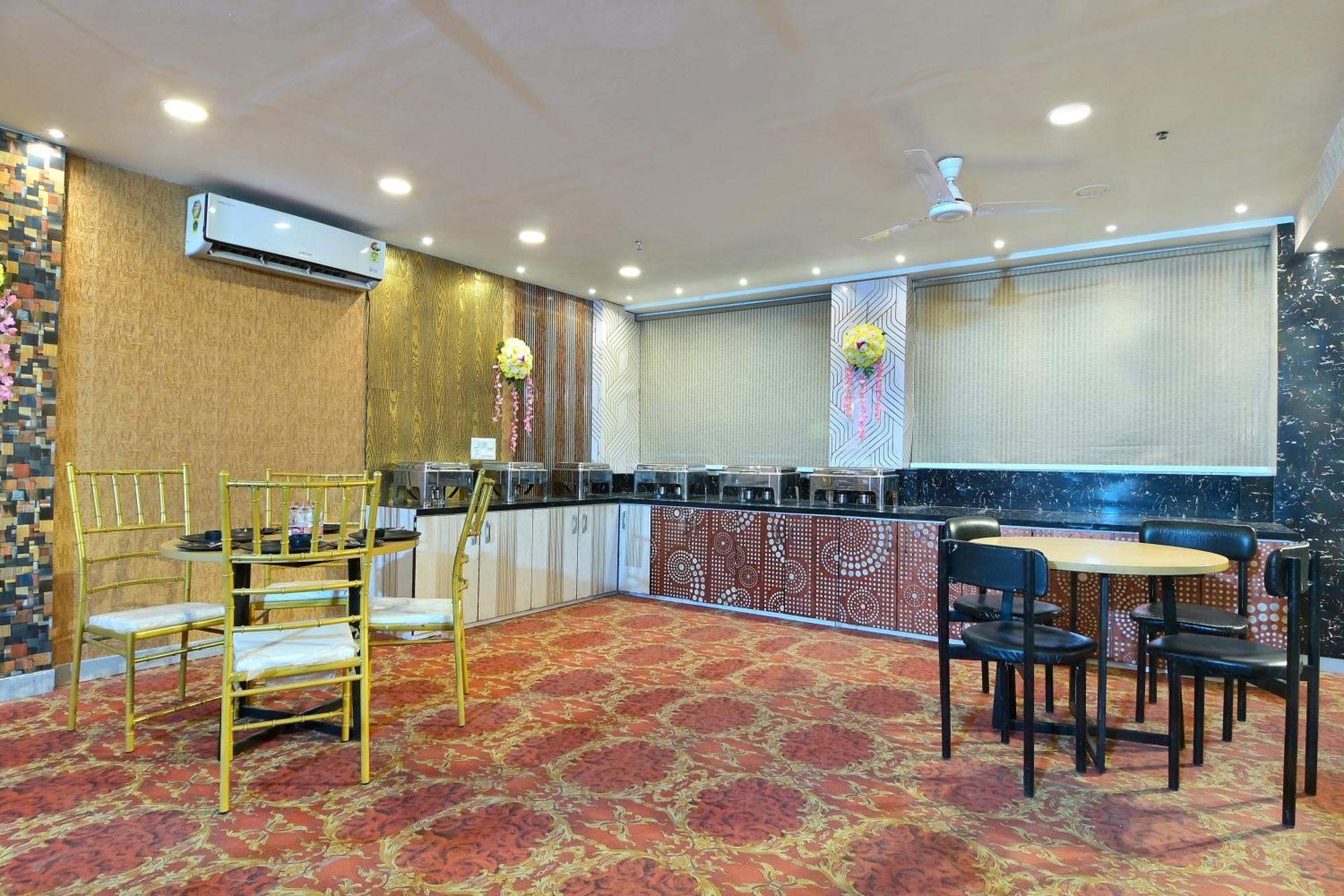 Hotel Red York By Byob Hotels Noida Luaran gambar