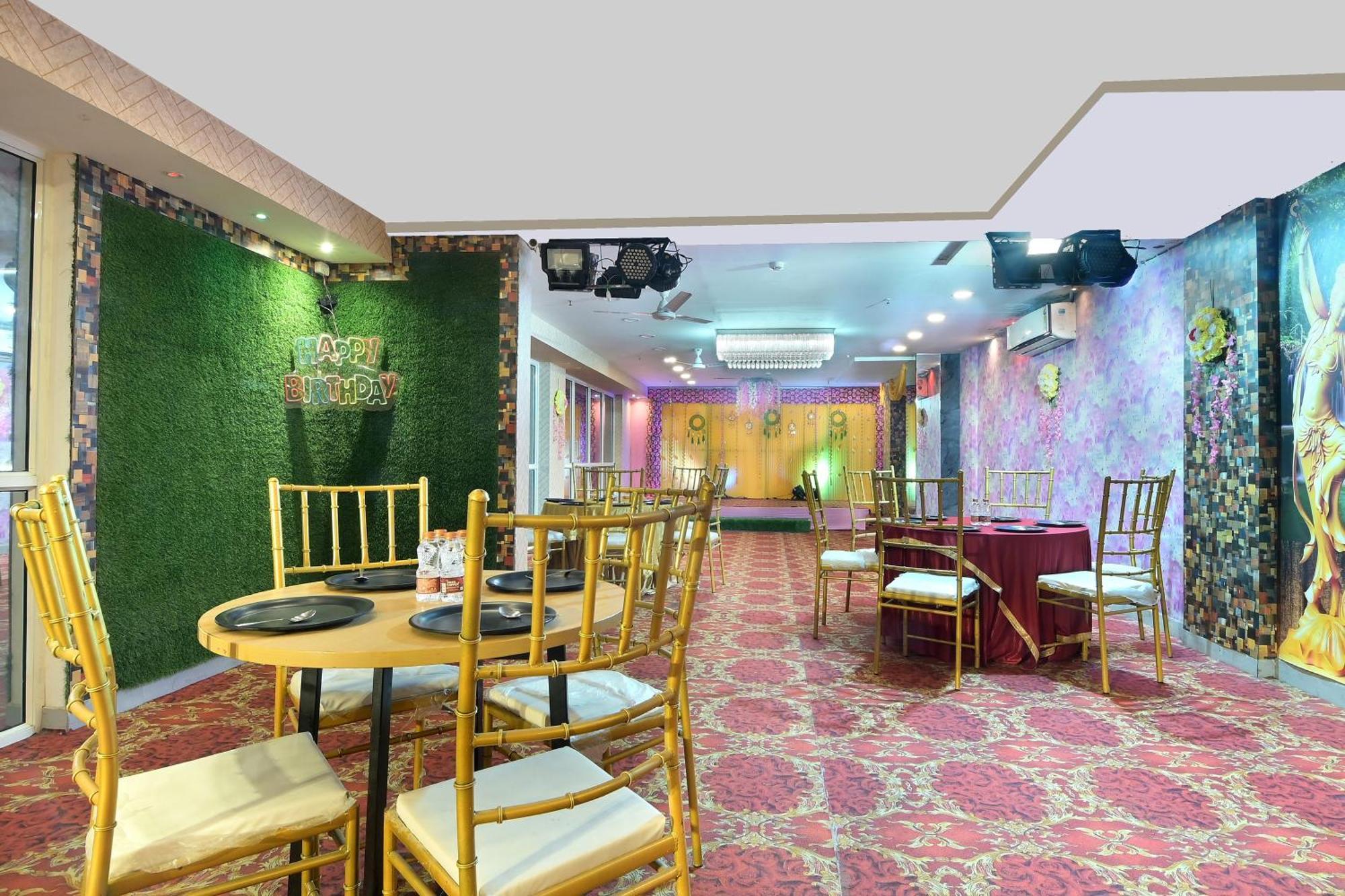 Hotel Red York By Byob Hotels Noida Luaran gambar
