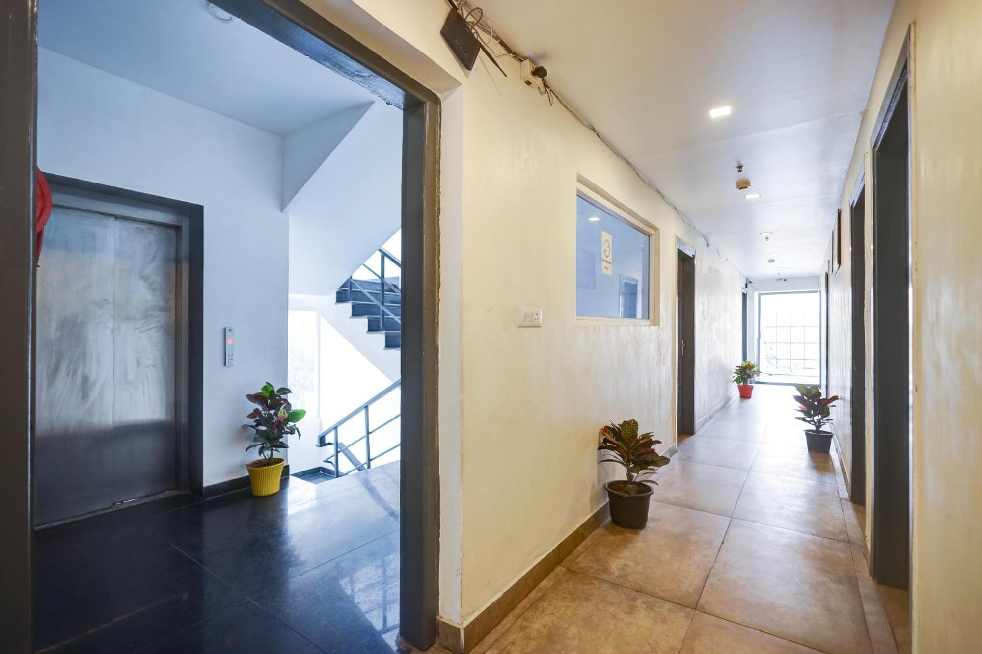 Hotel Red York By Byob Hotels Noida Luaran gambar