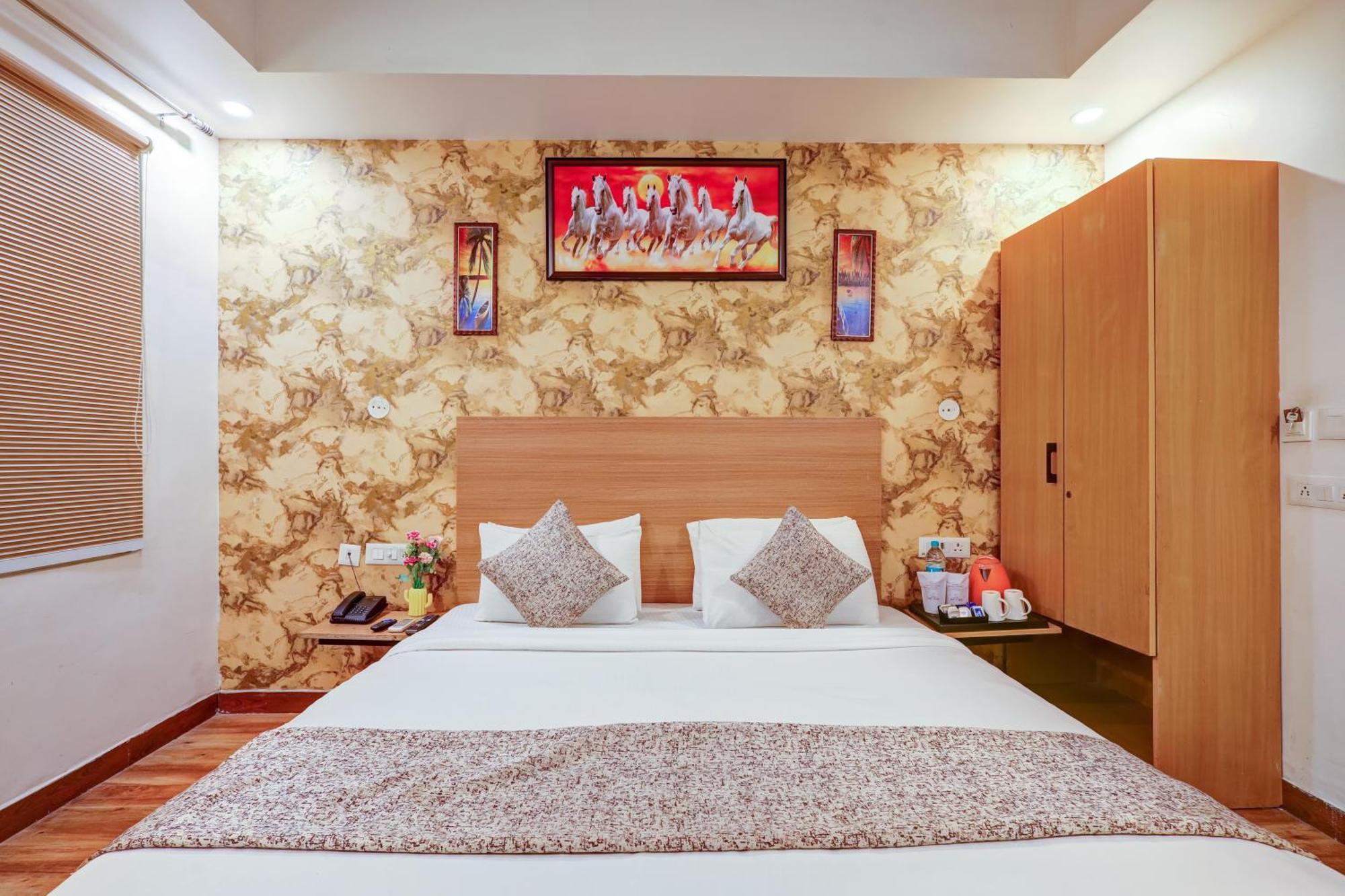 Hotel Red York By Byob Hotels Noida Luaran gambar