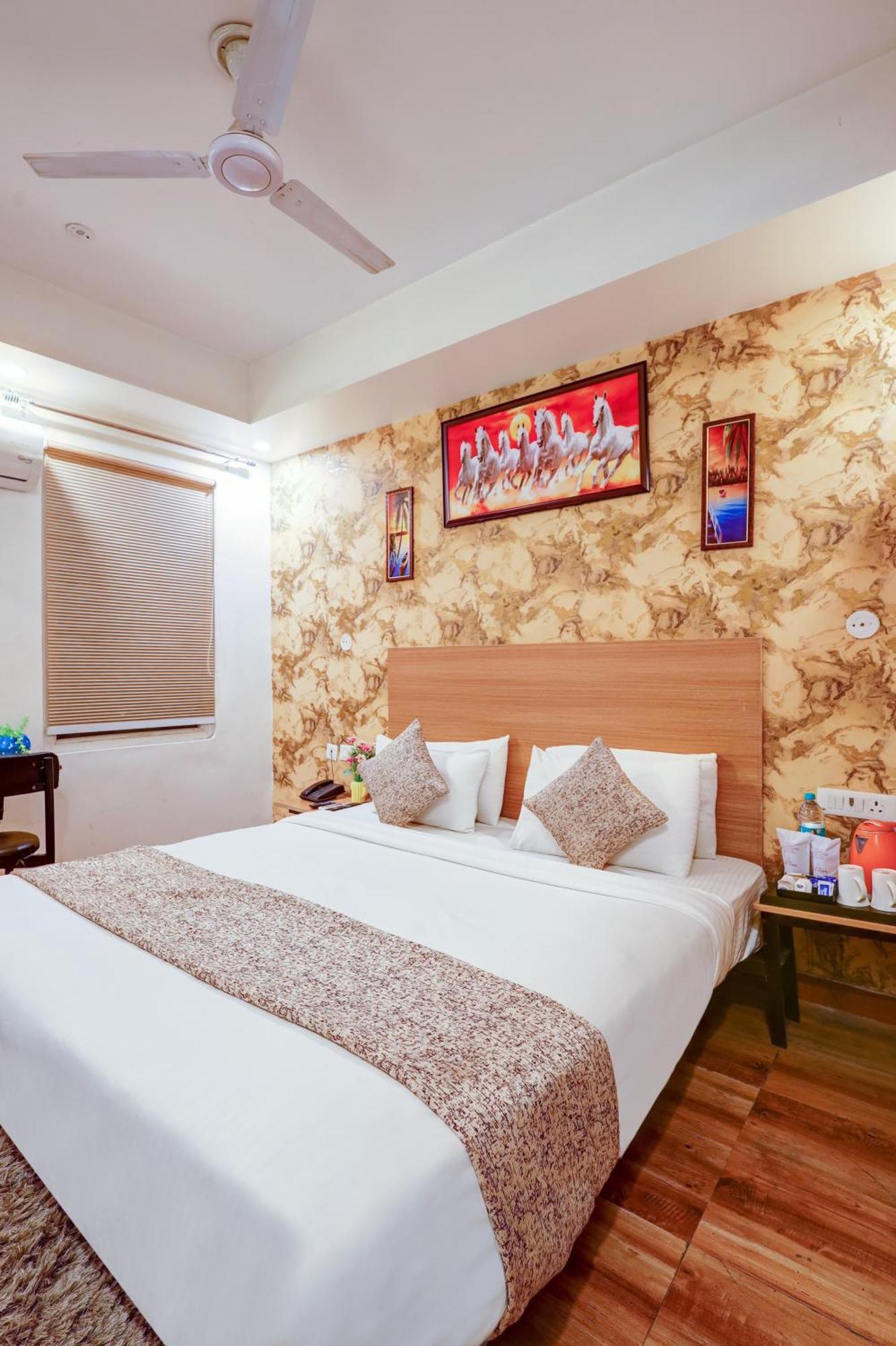Hotel Red York By Byob Hotels Noida Luaran gambar
