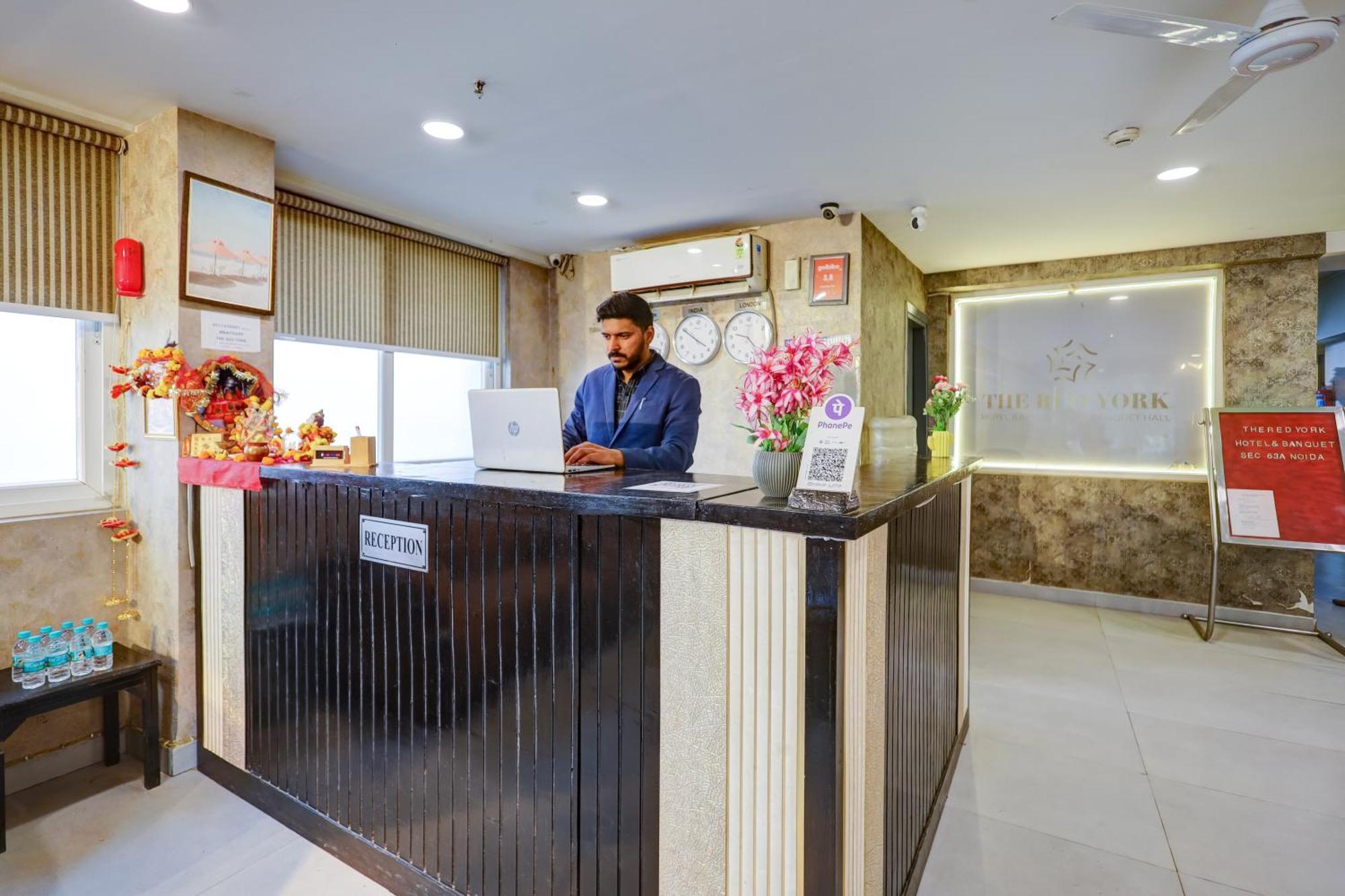 Hotel Red York By Byob Hotels Noida Luaran gambar