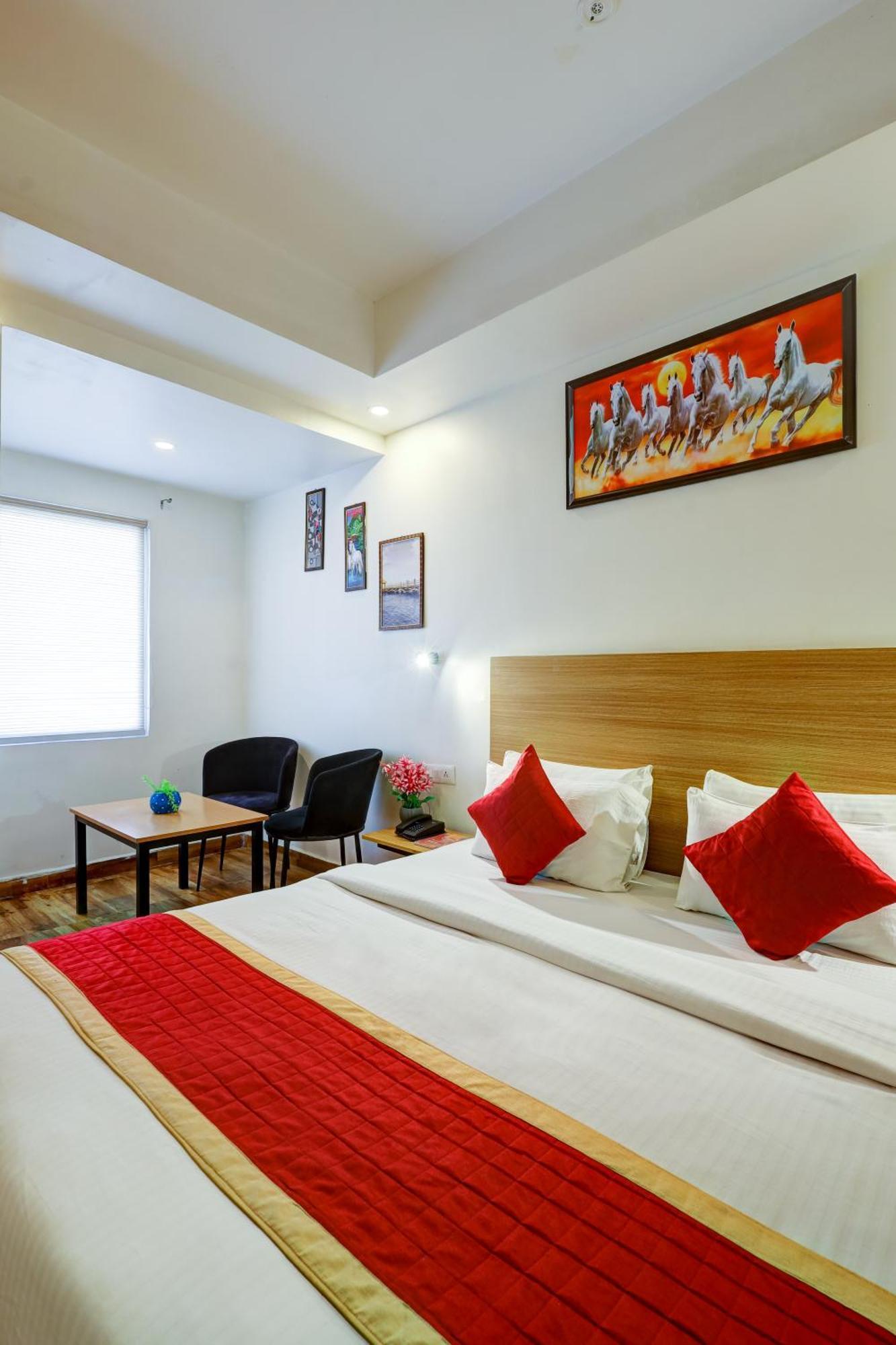 Hotel Red York By Byob Hotels Noida Luaran gambar