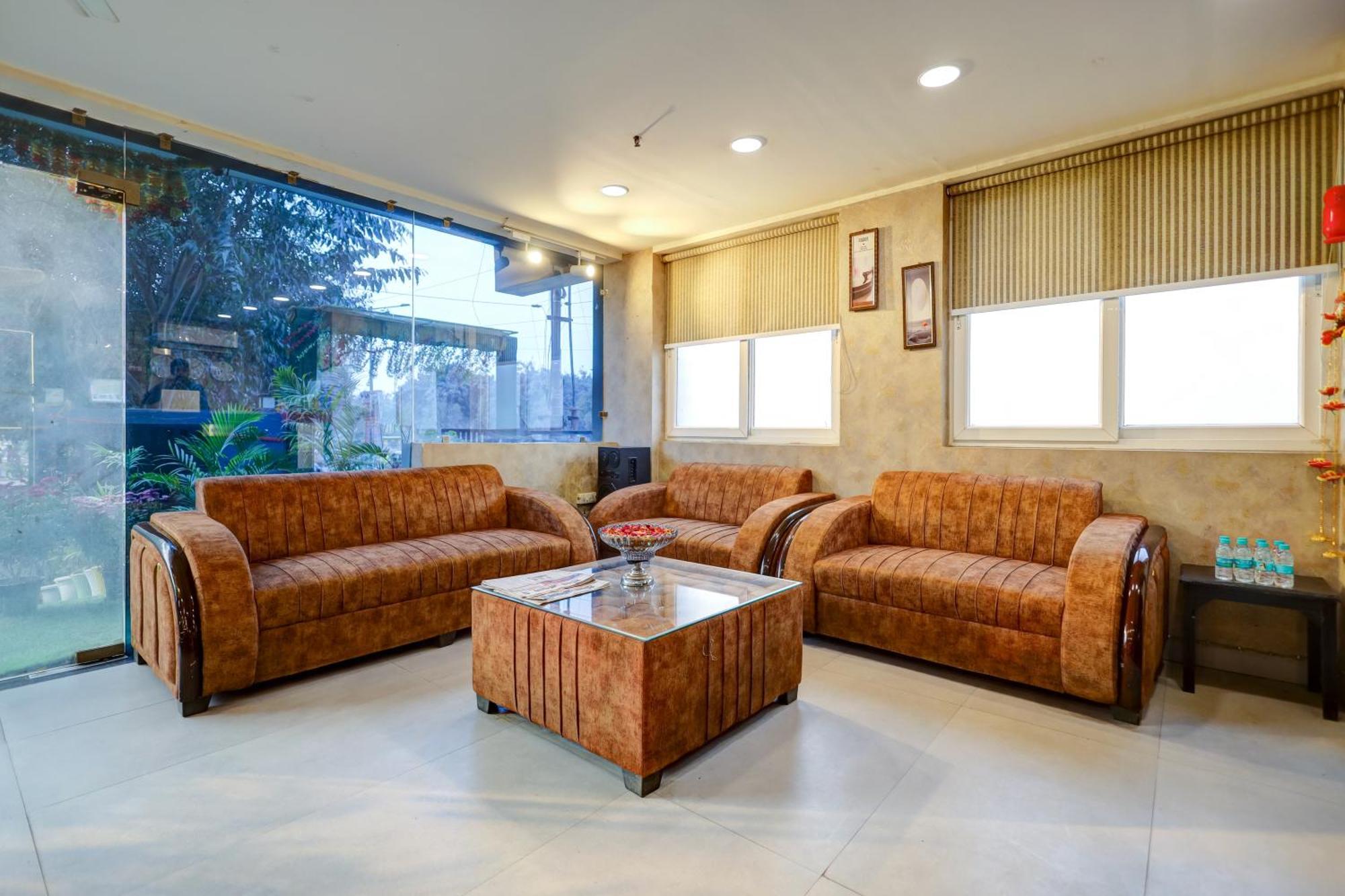 Hotel Red York By Byob Hotels Noida Luaran gambar