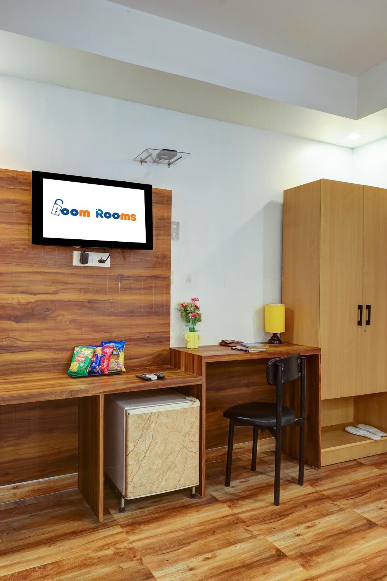 Hotel Red York By Byob Hotels Noida Luaran gambar