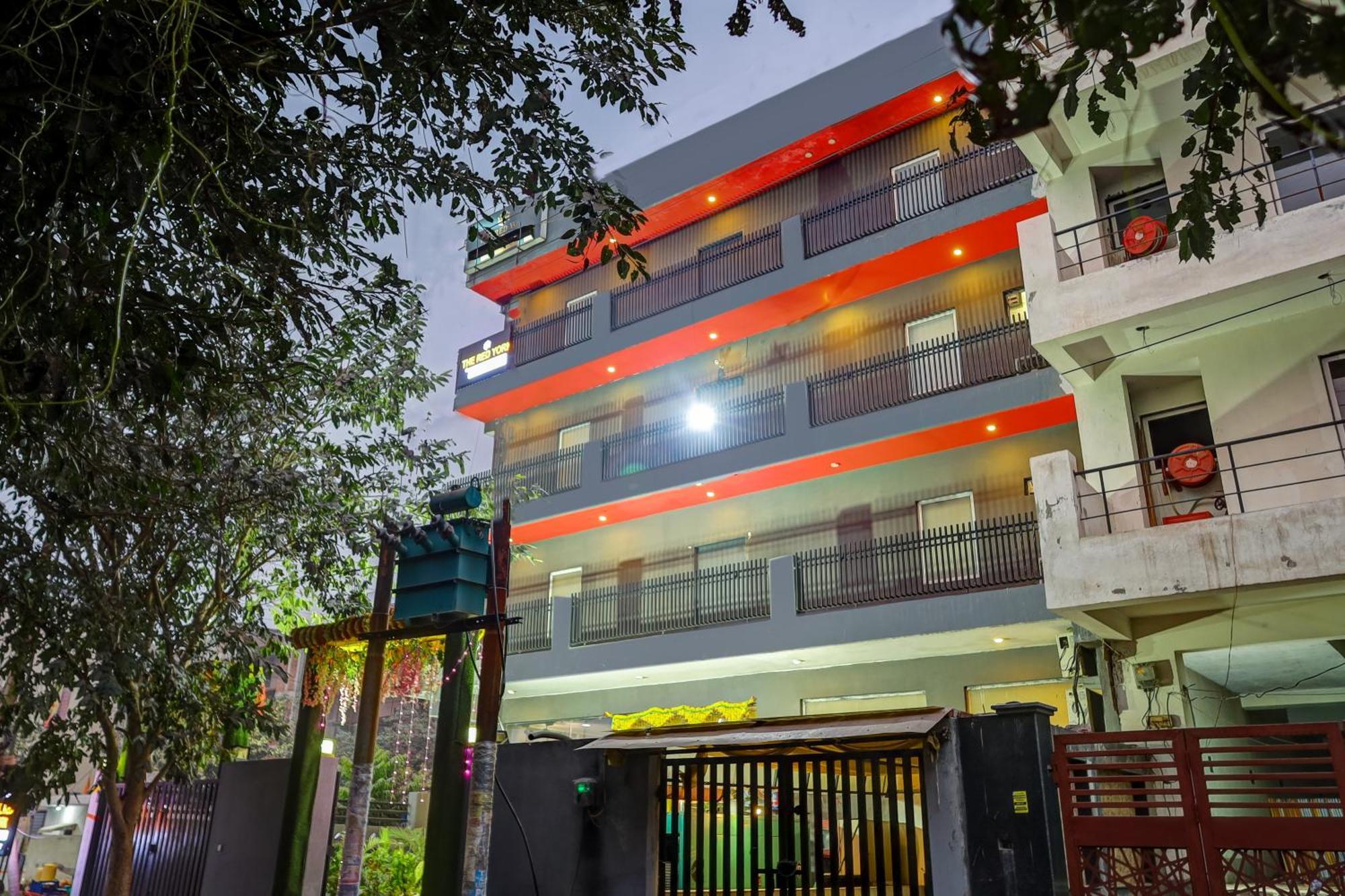 Hotel Red York By Byob Hotels Noida Luaran gambar