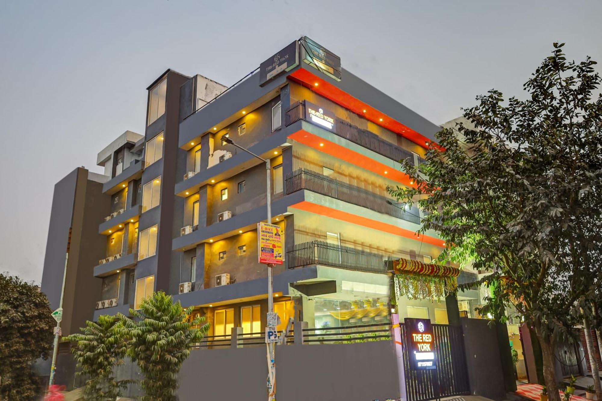Hotel Red York By Byob Hotels Noida Luaran gambar