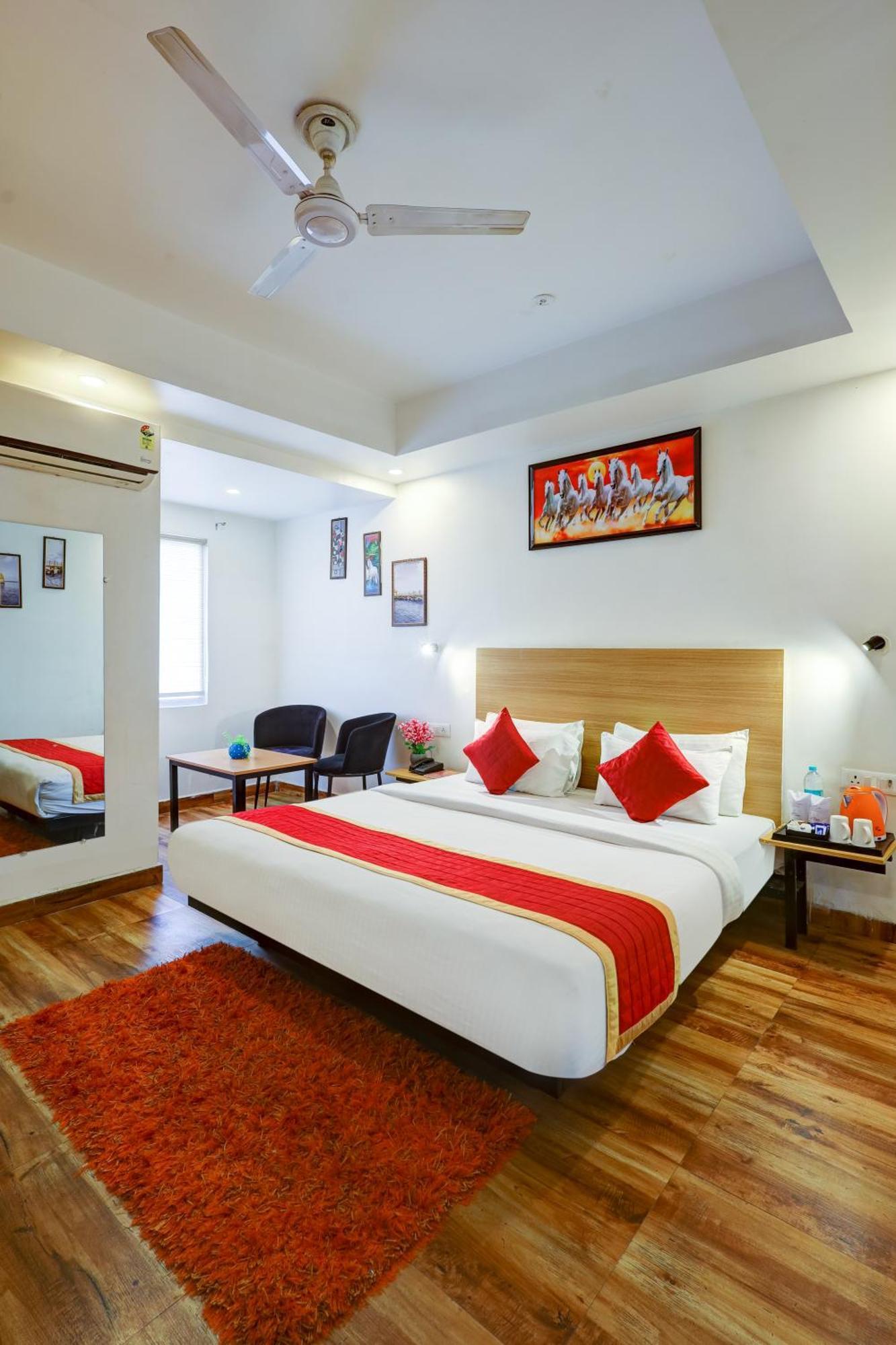 Hotel Red York By Byob Hotels Noida Luaran gambar